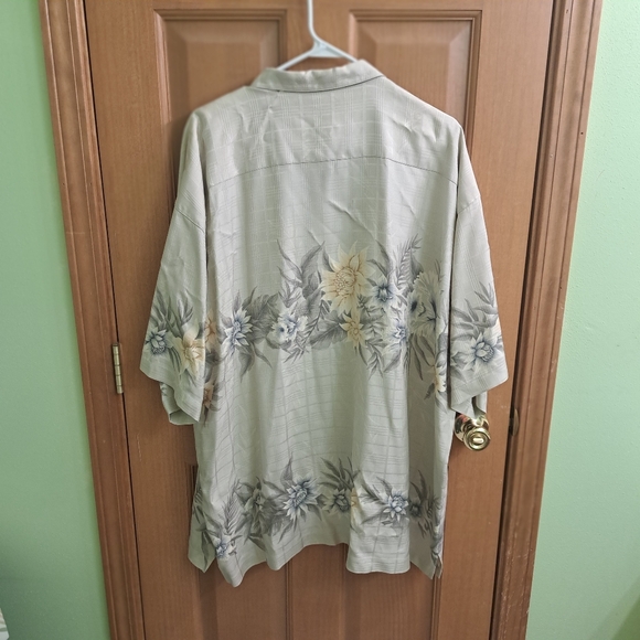 Tommy Bahama XXL Mens Floral Print Shirt. 100% Silk - Picture 3 of 3